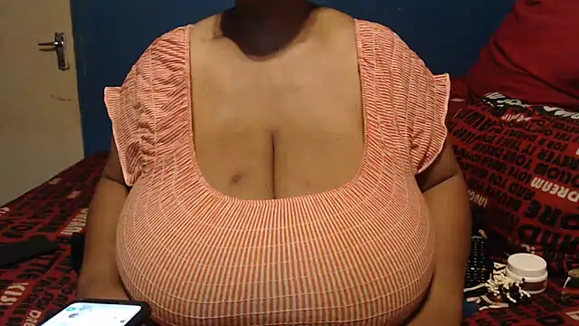 Snapshot of CUTEFIRMMELONSS chatting on October 30, 2025, 9:01 pm CUTEFIRMMELONSS online show from October 30, 2025, 9:01 pm