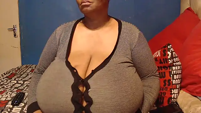 Snapshot of CUTEFIRMMELONSS chatting on November 15, 2025, 3:21 am CUTEFIRMMELONSS online show from November 15, 2025, 3:21 am