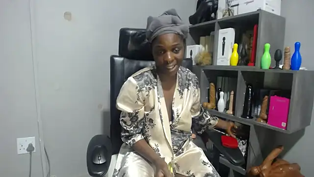 Snapshot of Shaniko89 chatting on November 11, 2025, 4:51 am Shaniko89 online show from November 11, 2025, 4:51 am