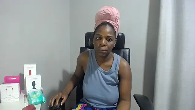 Snapshot of Shaniko89 chatting on October 28, 2025, 4:35 am Shaniko89 online show from October 28, 2025, 4:35 am