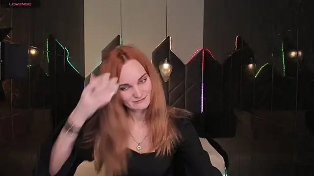 Snapshot of SaraSubtlety chatting on November 14, 2025, 1:26 pm SaraSubtlety online show from November 14, 2025, 1:26 pm