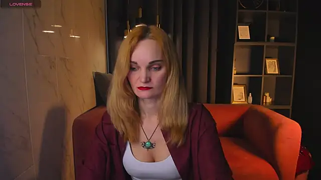 Snapshot of SaraSubtlety chatting on December 17, 2025, 1:27 pm SaraSubtlety online show from December 17, 2025, 1:27 pm