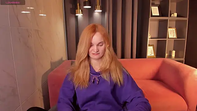 Snapshot of SaraSubtlety chatting on December 3, 2025, 1:43 pm SaraSubtlety online show from December 3, 2025, 1:43 pm