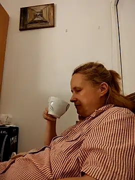 Snapshot of She-devilx chatting on July 4, 2026, 11:42 pm She-devilx online show from July 4, 2026, 11:42 pm