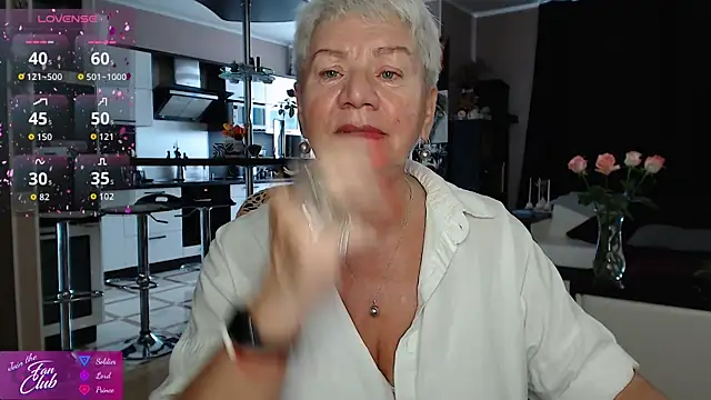 Snapshot of roxana_brooks chatting on August 6, 2026, 2:23 pm roxana brooks online show from August 6, 2026, 2:23 pm