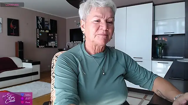 Snapshot of roxana_brooks chatting on August 8, 2026, 8:32 am roxana brooks online show from August 8, 2026, 8:32 am