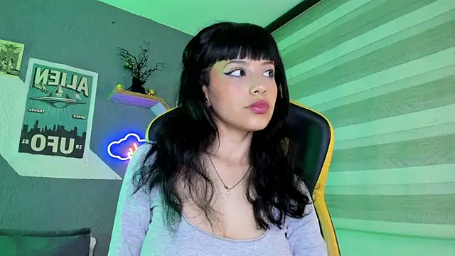 Marcelinee   online show from February 6, 2025, 2:44 am