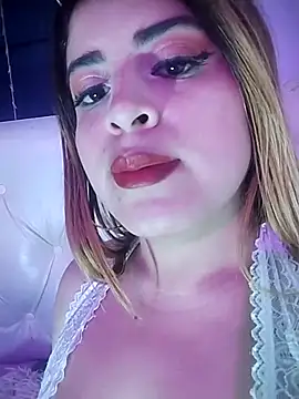 Snapshot of bella_star21 chatting on October 25, 2025, 1:27 am bella star21 online show from October 25, 2025, 1:27 am