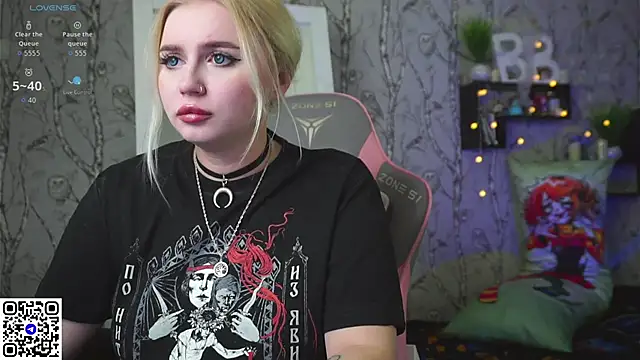 Snapshot of Moon_Valkyrie chatting on December 23, 2025, 10:47 am Moon Valkyrie online show from December 23, 2025, 10:47 am