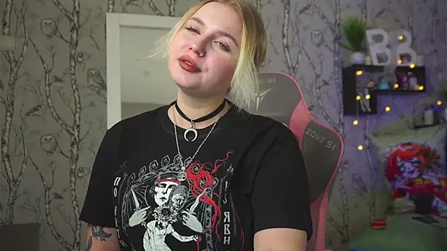 Snapshot of Moon_Valkyrie chatting on February 6, 2026, 6:09 am Moon Valkyrie online show from February 6, 2026, 6:09 am