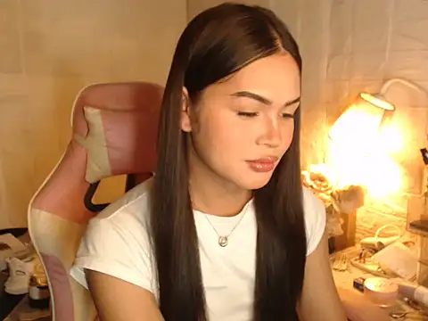 Ashely Lewis online show from December 17, 2025, 11:59 am