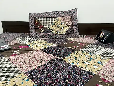 debu46 online show from October 16, 2025, 8:17 pm