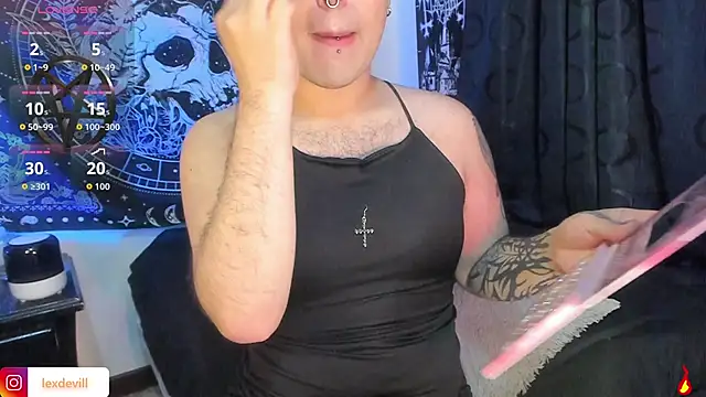 Snapshot of Lexxxxx_ chatting on November 19, 2025, 12:10 am Lexxxxx online show from November 19, 2025, 12:10 am