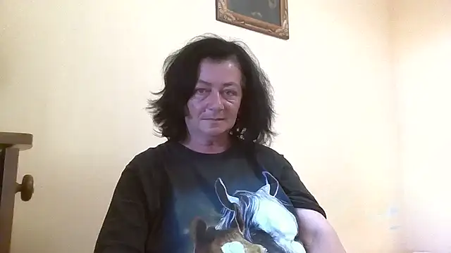 Snapshot of GypsiQueen2 chatting on May 27, 2026, 5:20 pm GypsiQueen2 online show from May 27, 2026, 5:20 pm