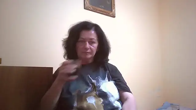 Snapshot of GypsiQueen2 chatting on June 7, 2026, 6:46 pm GypsiQueen2 online show from June 7, 2026, 6:46 pm