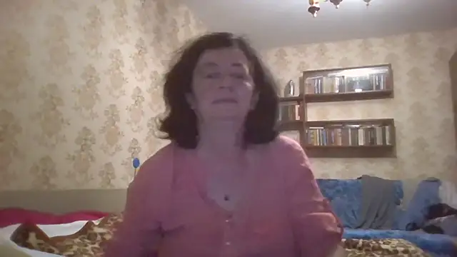 Snapshot of GypsiQueen2 chatting on July 18, 2026, 8:06 pm GypsiQueen2 online show from July 18, 2026, 8:06 pm
