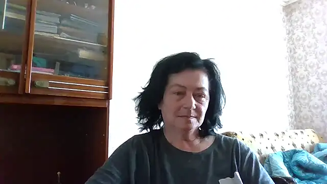 Snapshot of GypsiQueen2 chatting on April 25, 2026, 6:05 am GypsiQueen2 online show from April 25, 2026, 6:05 am