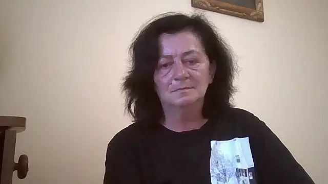 Snapshot of GypsiQueen2 chatting on June 3, 2026, 4:33 pm GypsiQueen2 online show from June 3, 2026, 4:33 pm
