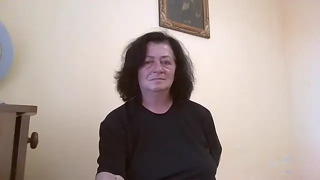 Snapshot of GypsiQueen2 chatting on June 18, 2026, 5:18 pm GypsiQueen2 online show from June 18, 2026, 5:18 pm
