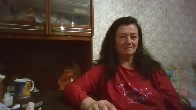 GypsiQueen2 online show from November 18, 2025, 6:55 pm