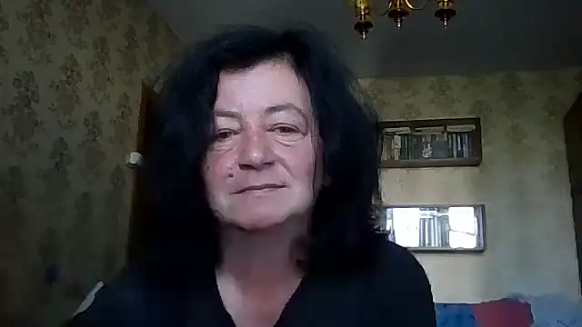 Snapshot of GypsiQueen2 chatting on July 16, 2026, 6:21 am GypsiQueen2 online show from July 16, 2026, 6:21 am