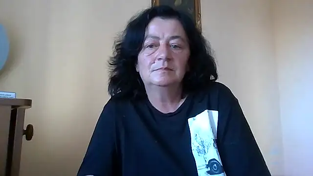 Snapshot of GypsiQueen2 chatting on June 12, 2026, 4:49 pm GypsiQueen2 online show from June 12, 2026, 4:49 pm