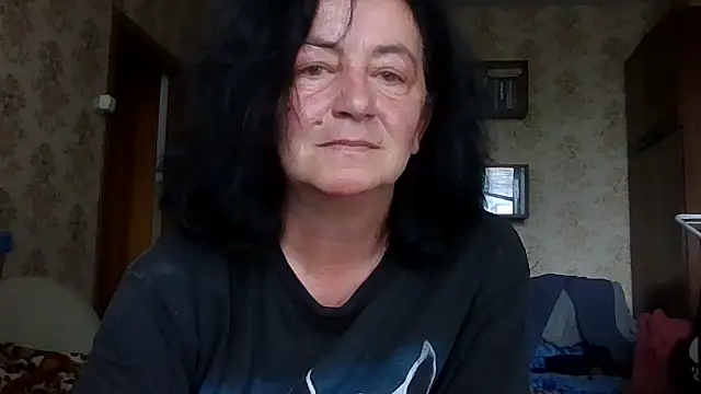 Snapshot of GypsiQueen2 chatting on July 15, 2026, 11:28 am GypsiQueen2 online show from July 15, 2026, 11:28 am