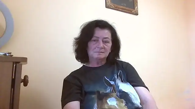 Snapshot of GypsiQueen2 chatting on June 1, 2026, 5:01 pm GypsiQueen2 online show from June 1, 2026, 5:01 pm