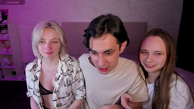 PostBabyyy online show from April 19, 2026, 2:01 am