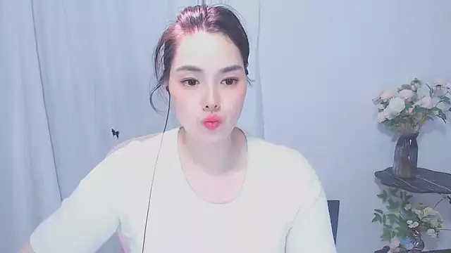 Snapshot of SHY-_-girl chatting on May 15, 2026, 5:27 am SHY- -girl online show from May 15, 2026, 5:27 am