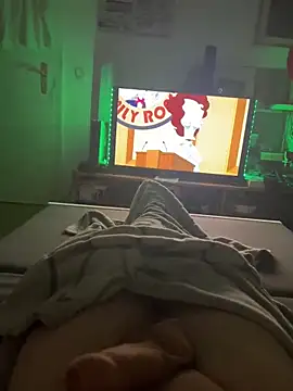 Snapshot of David19932908 chatting on December 4, 2024, 9:18 pm David19932908 online show from December 4, 2024, 9:18 pm