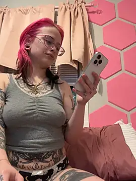 Snapshot of MissRomero chatting on December 21, 2024, 3:14 am MissRomero online show from December 21, 2024, 3:14 am