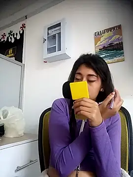 Snapshot of Scarlet_wd18 chatting on March 18, 2025, 8:37 pm Scarlet wd18 online show from March 18, 2025, 8:37 pm