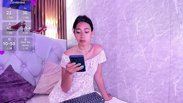 Snapshot of Scarlet_wd18 chatting on March 21, 2025, 9:01 pm Scarlet wd18 online show from March 21, 2025, 9:01 pm