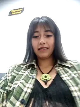 Snapshot of Scarlet_wd18 chatting on March 12, 2025, 2:52 am Scarlet wd18 online show from March 12, 2025, 2:52 am