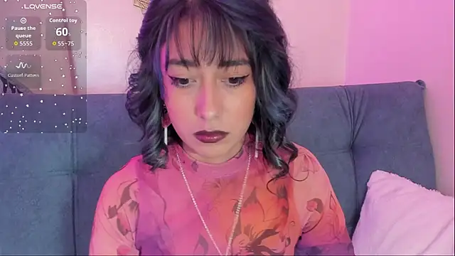 Snapshot of Scarlet_wd18 chatting on November 9, 2025, 7:40 pm Scarlet wd18 online show from November 9, 2025, 7:40 pm