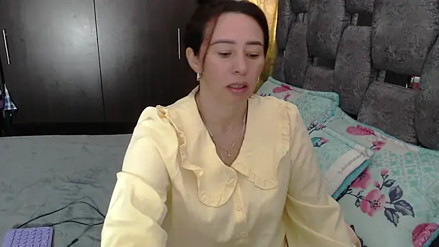 Snapshot of sara_hott_1 chatting on July 19, 2026, 3:09 pm sara hott 1 online show from July 19, 2026, 3:09 pm