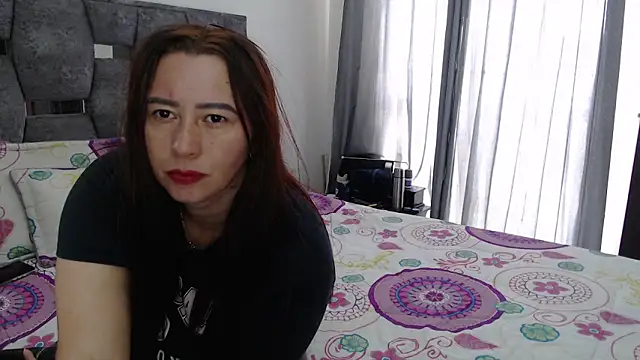 sara hott 1 online show from April 17, 2026, 4:32 pm