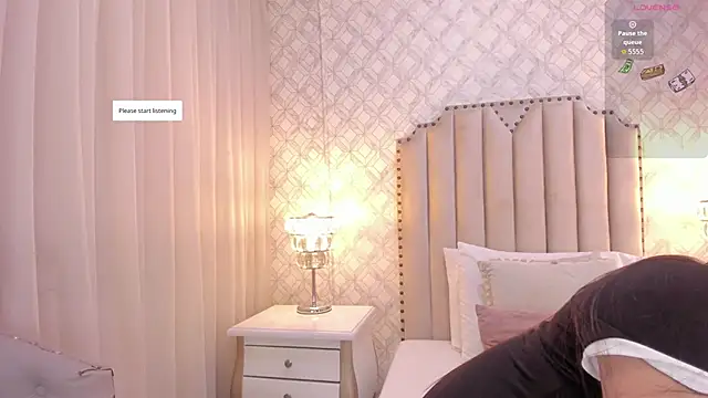 Pia Johnson  online show from September 10, 2025, 11:42 am