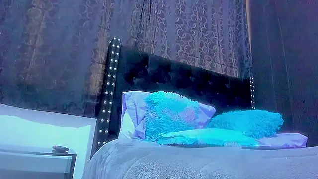 Snapshot of amareto_queen chatting on November 9, 2025, 5:06 pm amareto queen online show from November 9, 2025, 5:06 pm