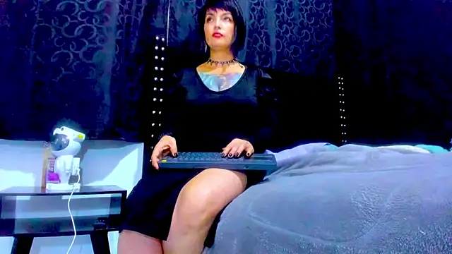 Snapshot of amareto_queen chatting on February 10, 2026, 11:04 pm amareto queen online show from February 10, 2026, 11:04 pm