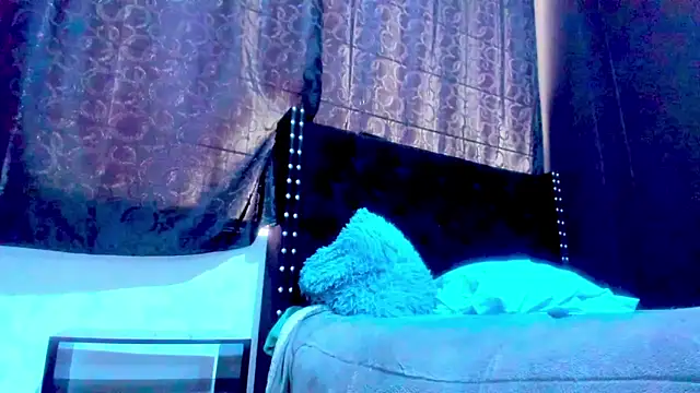 Snapshot of amareto_queen chatting on February 2, 2026, 7:24 pm amareto queen online show from February 2, 2026, 7:24 pm