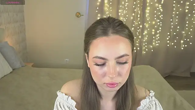 Snapshot of JackieMoonn chatting on November 17, 2025, 8:18 am JackieMoonn online show from November 17, 2025, 8:18 am