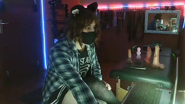 Ginny-the-bdsm-nympho online show from May 28, 2026, 4:24 pm