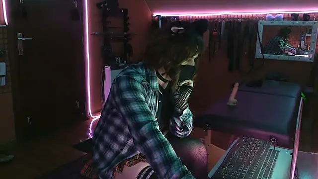 Ginny-the-bdsm-nympho online show from March 15, 2026, 6:15 pm