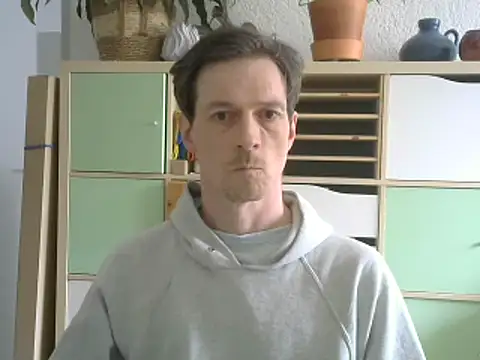 snowypaul11 online show from April 13, 2026, 12:42 pm