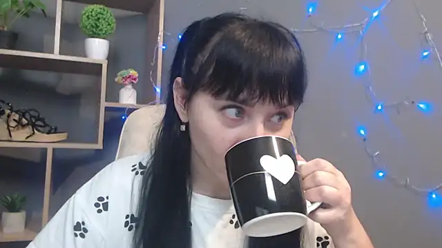 Snapshot of NinaFlawlees chatting on November 21, 2025, 12:59 pm NinaFlawlees online show from November 21, 2025, 12:59 pm