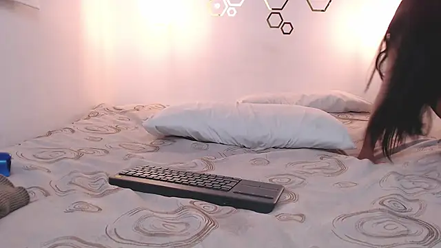 adriscute online show from March 17, 2025, 8:18 am