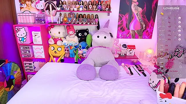 tattooBabyxxx online show from April 17, 2026, 6:44 pm