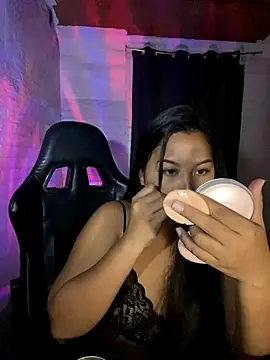 Aalexandrea online show from November 4, 2025, 9:40 pm